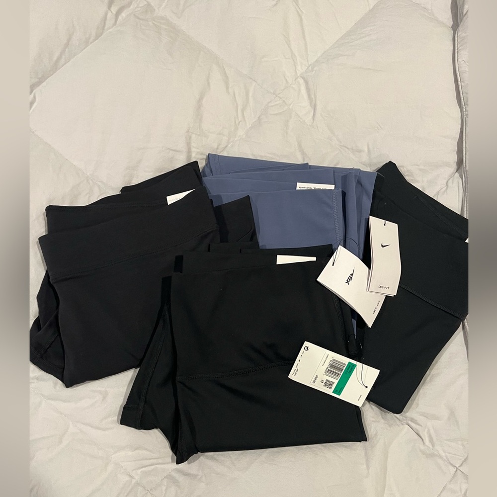 4 pairs of Nike leggings